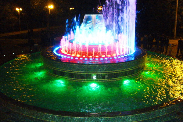 Освещение фонтана в Майкопе. 2011г.