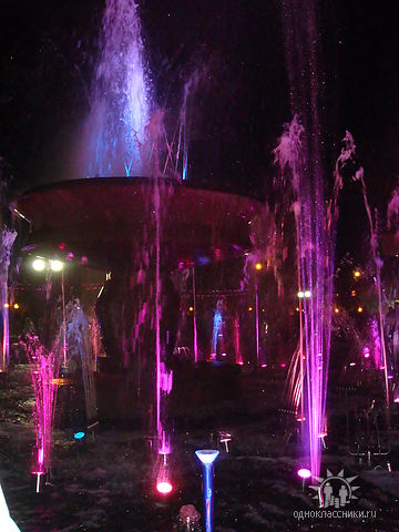 Нефтеюганск - фонтан на Центральной площади, 2009г.