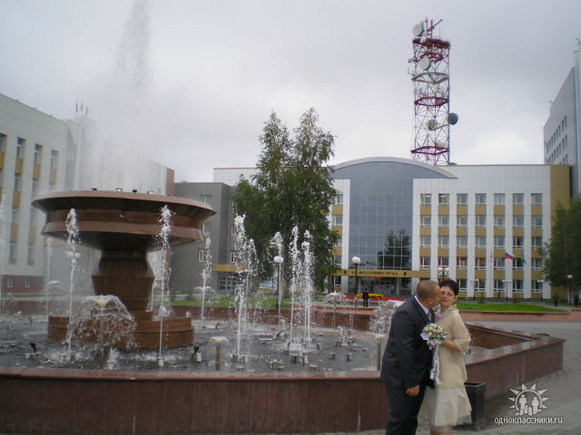 Нефтеюганск - фонтан на Центральной площади, 2008г.