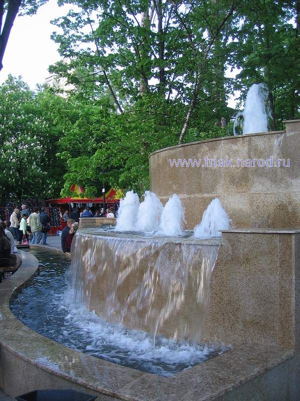 многоярусный фонтан, парк им.г. Плевен, Ростов-на-Дону, 2007г.]