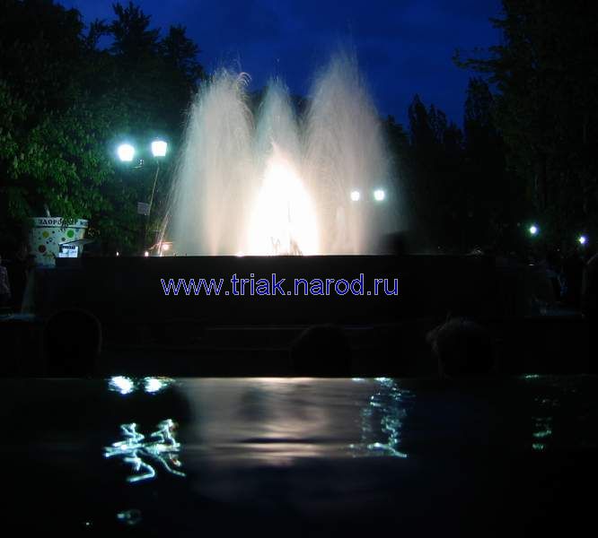 фонтан в парке сказка ночью