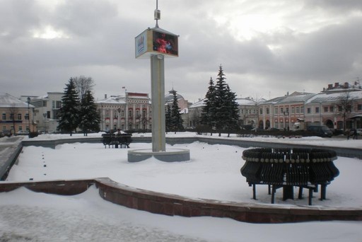 фонтан перед администрацией Ярославля до 2007 г.